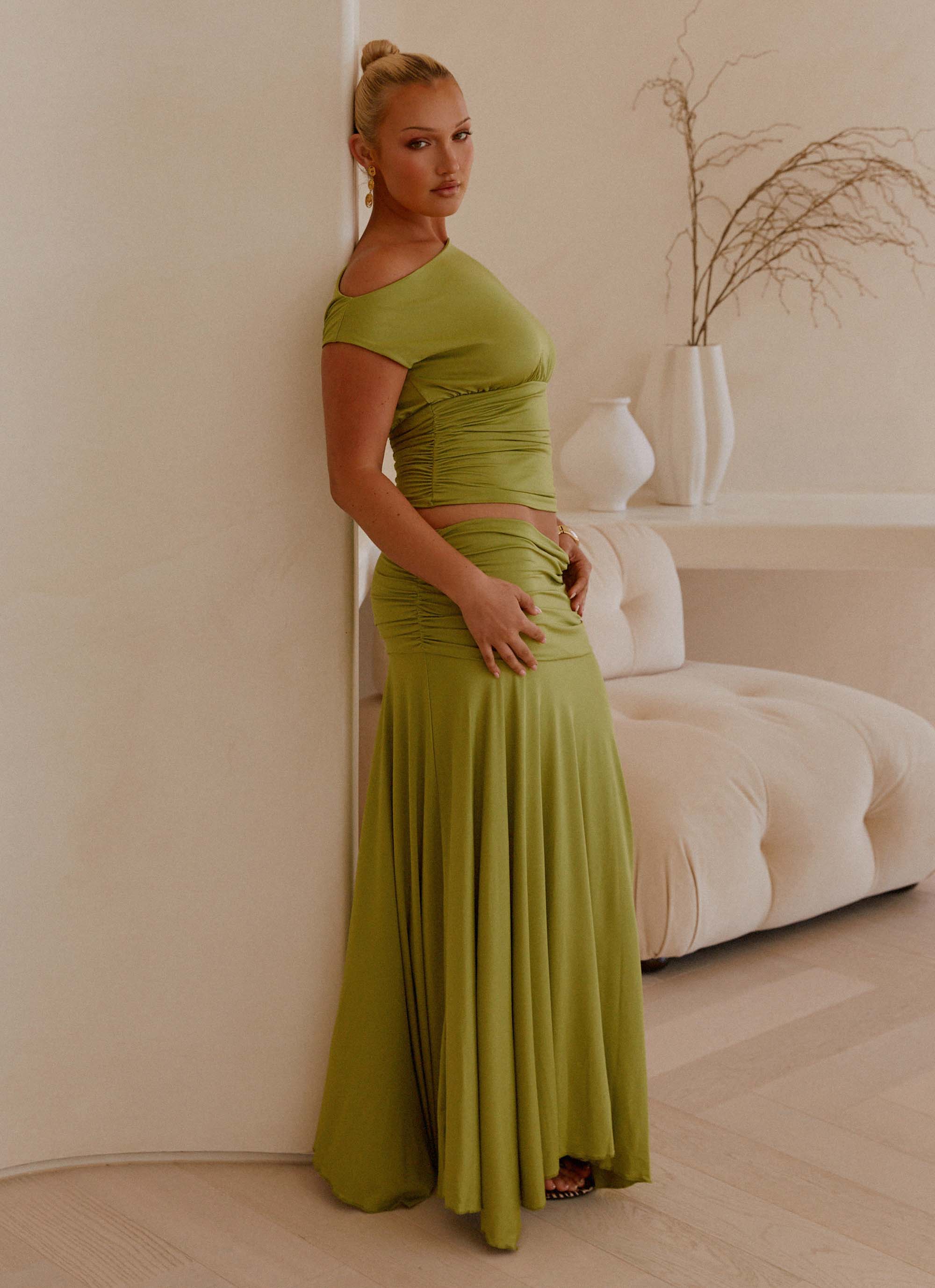 Riana Diva Hollywood Set